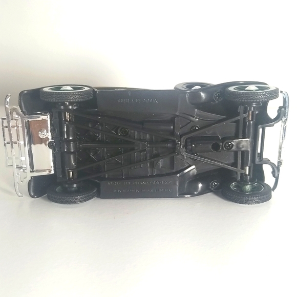 1932 Ford Convertible Sedan mini Car Collection - Picture 5 of 9